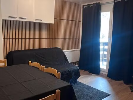 charmant appartement rénové 25 m² avec balcon et vue montagne – alpe du grand serre