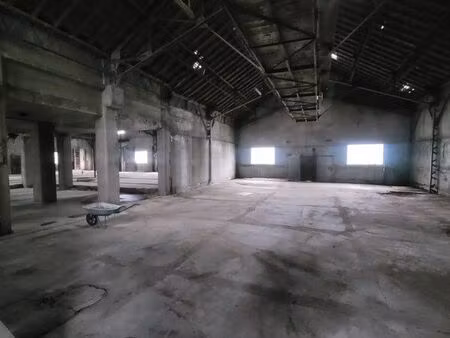 entrepôt 1000m2+annexe+parking+terrain 4900m2