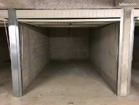 loue parking boxé dans résidence sécurisée 13004
