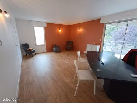 grand bureau professionnel à louer