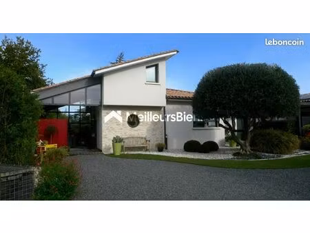 maison 7 pièces 208 m²