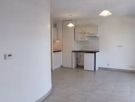 appartement t2 superbement placé proche place du marché à la teste de buch