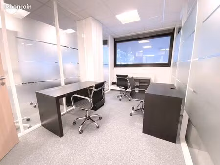 bureau privatif équipé  jusqu'à 3 postes de travail (sans engagement de durée)