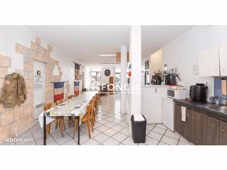 local commercial et professionnel quai resplandy