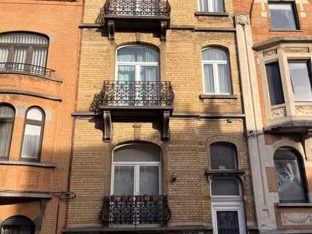 très grande maison 7chambres avec jardin possibilité bifamil