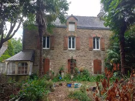 maison +dépendance +hangar +plusieurs parcelles