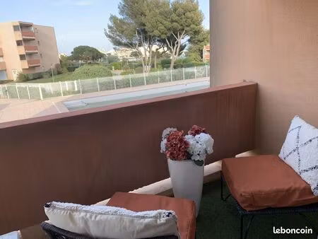 studio rénové - bormes-les-mimosas - la favière - pieds dans l'eau