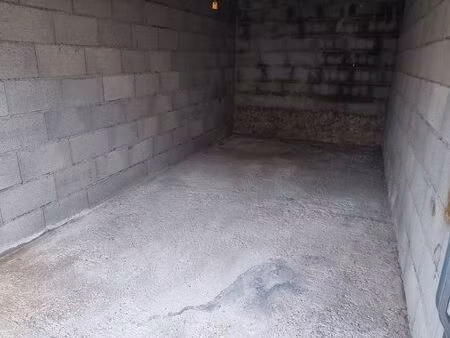 garage fermé – résidence calme – proche a7