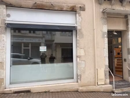 local commercial 60m2 plein centre de saint pourçain