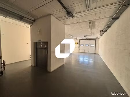 local d'activité 300 m²