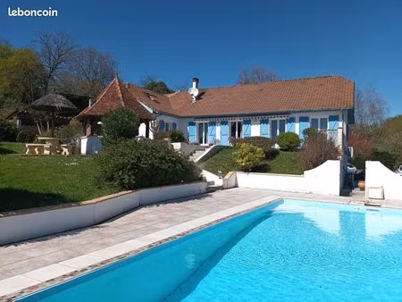 belle maison de 175m2 (au sol 209m2) - 5ch - terrain de 7800m2 - piscine - dépendances
