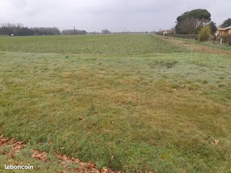 terrain 670 m² le pout