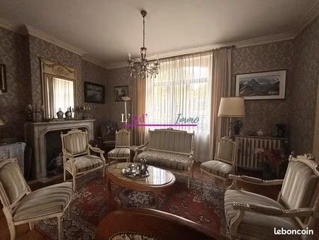 maison 7 pièces 238 m²