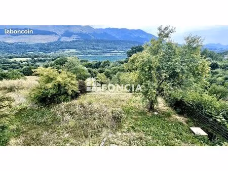 face au lac et au grand serre