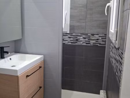 t2 35m2 1er étage immeuble calme hypercentre avec parking