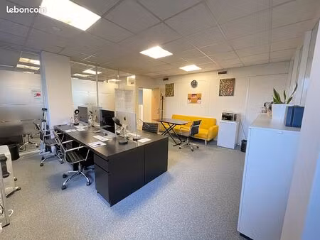 bureau privatif équipé  jusqu'à 6 postes de travail (pas d'engagement de durée