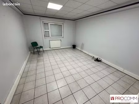 local d'activité 1 300 m²