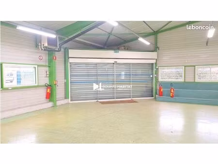 local commercial 990 m²