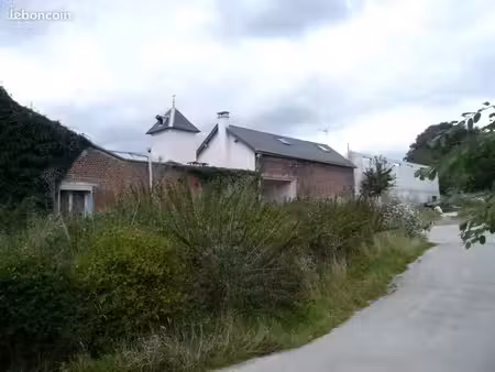 ferme 1200 de plancher sur 1800 m2 de terrain travaux a prévoir