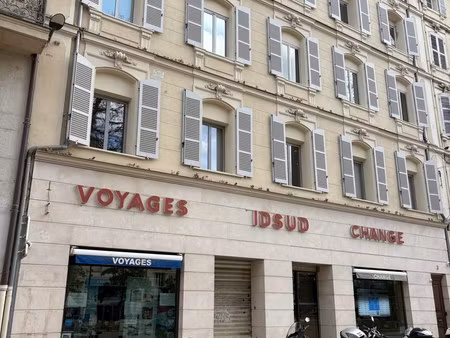 location local professionnel 275m²