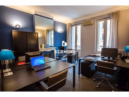 location local professionnel 122m² toulon 83000