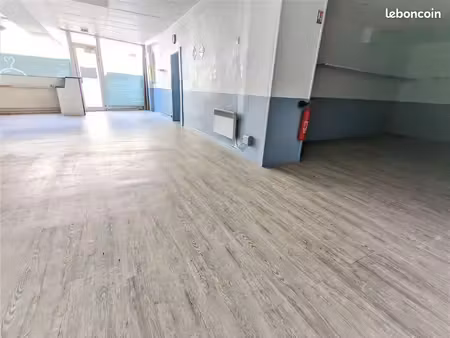 local 80 m² foug