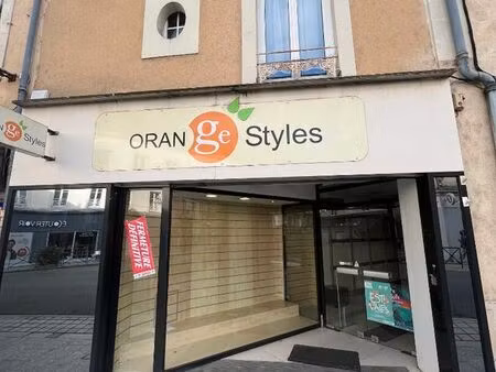 local commercial 158 m² laval