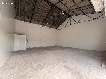 hangar / entrepôt 100m2