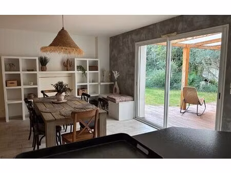 location maison  m² t-5 à la rochelle  1 900 €