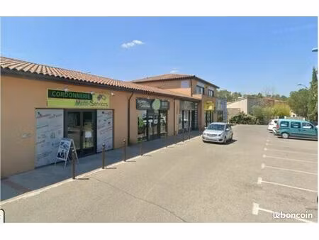 a louer rocbaron zac fray redon local commercial 825 m2