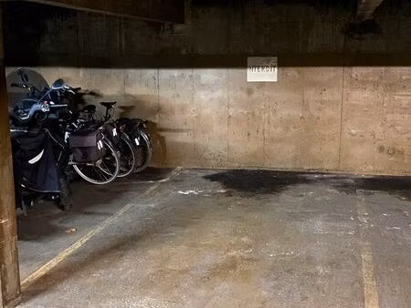 place de parking couverte et sécurisée – mairie de montreuil