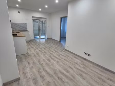 location appartement f2 – avec cour et parking