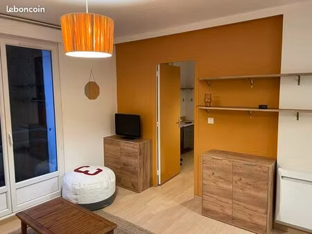 t2 meublé tout équipé – centre-ville de quimper