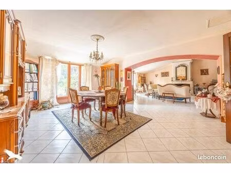 maison 7 pièces 284 m²