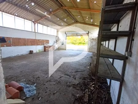 local de 115 m² sur terrain constructible à peyrehorade