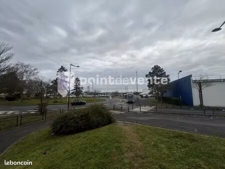 local commercial 902 m²