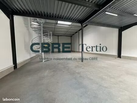 local d'activité 393 m²