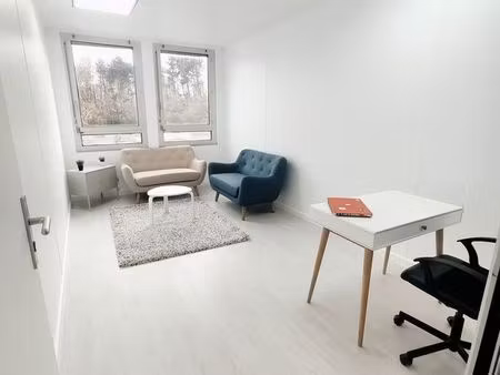 bureaux professionnels 15 m² & 21 m² – charges & électricité incluses – parking