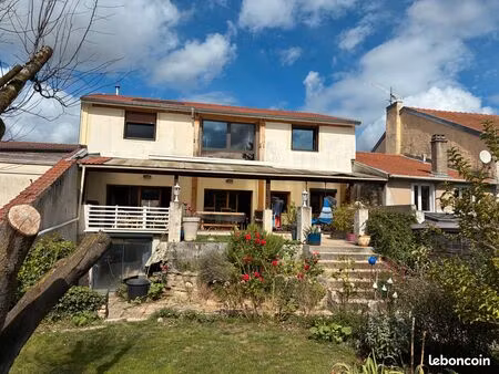 maison au centre du village