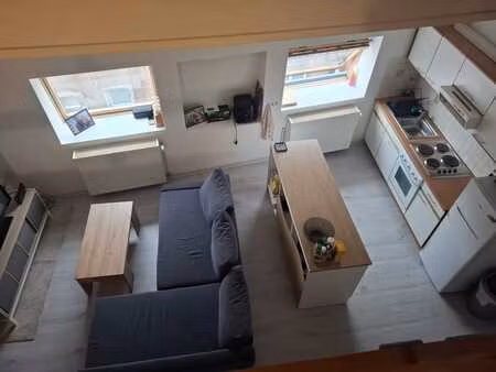 appartement 1 chambre avec mezzanine – rue calme à châtelet