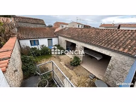 ensemble immobilier de 3 lots et une cour intérieure rue piétonne de dolus