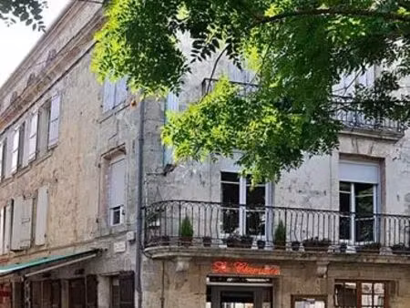 nérac centre historique – local commercial 105 m² à rafraichir – terrasse possible