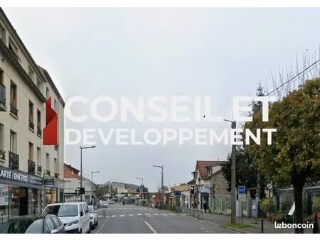 boutique 219 m² noisy le grand