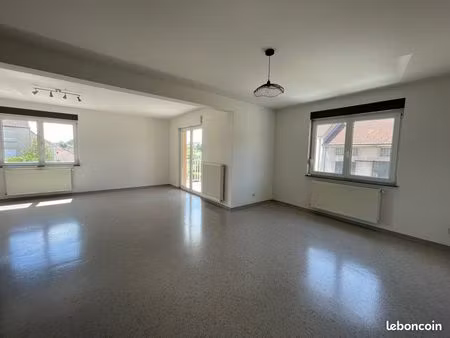 grand t3 rénové - 2 grandes chambres - parking