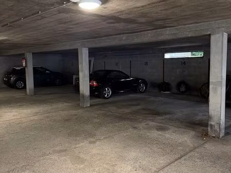 reze pont rousseau - place de stationnement securisee