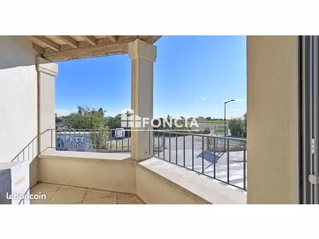 villeneuve les maguelones : agréable maison rénovée en duplex avec grand garage de plus de