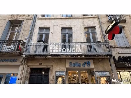 local commercial - ecusson -