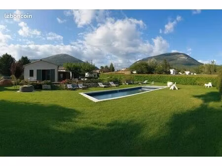 villa 4 pièces 160 m²