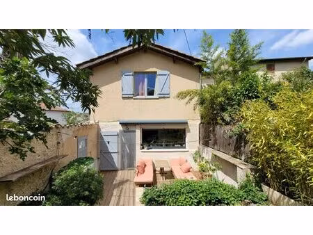 maison avec jardin et garage – centre ville saint genis laval