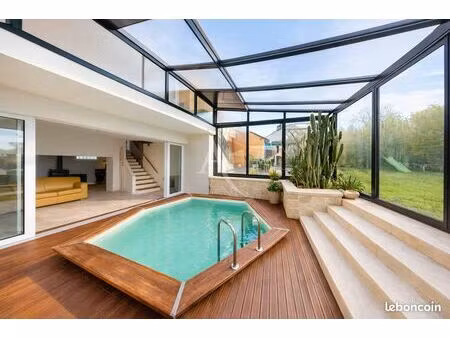 maison 8 pièces 217 m²